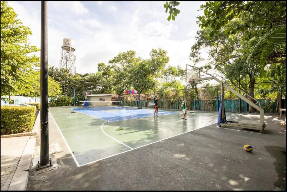 A Refreshing Condo Unit Near Bgc, Ortigas & Makati With Netflix And Wifi Manila Bagian luar foto